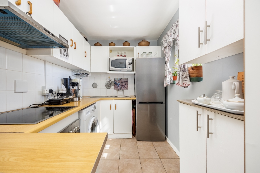 1 Bedroom Property for Sale in Uitzicht Western Cape